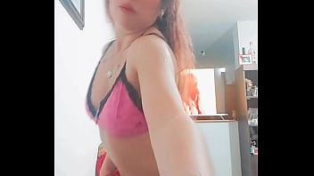 Video de verificación original en ropa interior mostrando tstuajes