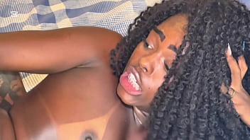 Pretinha quente de 18 anos fode com 2 enquanto o marido grava