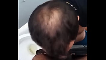 Boquetero Chupou Pica Peluda No Banheirão De Sp thumbnail