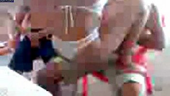 Mi amigo sigue de gira show en un bar de brasil