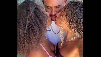 Um homem casado com uma mulher bi sem frescura e cheia de amiguinhas não quer guerra com ninguém rt