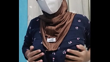 Mahasiswi hijab cantik masturbasi ketika rumah sedang sepi Mahasiswi hijab cantik masturbasi ketika rumah sedang sepi