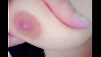Quer mamar minha tetinha adoro mordidinha