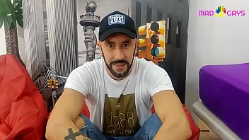 Fede Se Pajea Con Su Enorme Pollon Repleto De Leche thumbnail