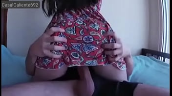 Vizinha puta veio fazer uma visita e caiu na pica