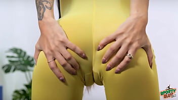 Huge and puffy cameltoe skinny babe in tight bodysuit