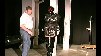 Lady who likes to spread her legs wide open