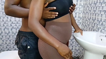 Stepsister secretly met me at the washroom