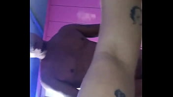 Domingou com o moreno pauzudo vendo tv e fudendo gostoso