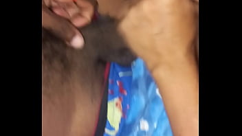 Esposa de mi mejor amigo se traga mi semen cuando el no esta en casa