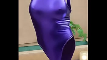 セクシーな生きてる水着がエロく踊ってるよ