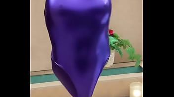 セクシーな生きてる水着がエロく踊ってるよ thumbnail