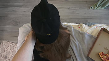 The delivery girl ate the pizza and paid back with a hot pussy