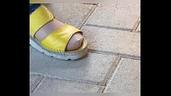 Piedi in collant chiari pantyhose