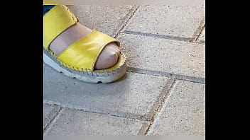 Piedi in collant chiari pantyhose