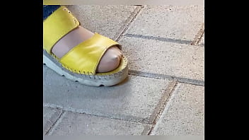 Piedi in collant chiari pantyhose