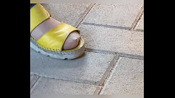 Piedi in collant chiari pantyhose