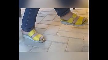 Piedi in collant chiari pantyhose