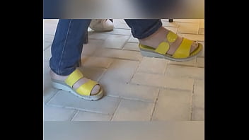 Piedi in collant chiari pantyhose