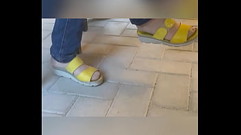 Piedi in collant chiari pantyhose