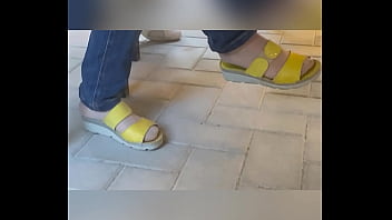 Piedi in collant chiari pantyhose