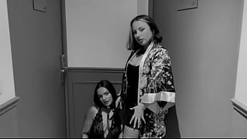 Moi qui m’apprête à dominer ma chienne d’hélène