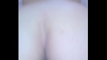 Branquinha batendo o bumbum