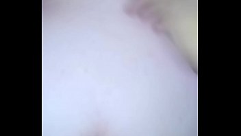 Branquinha batendo o bumbum