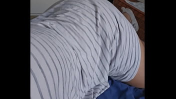 Actuellement en train de t'attendre sur mon lit tu attends quoi pour te