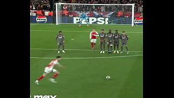 Inglês se alimenta do bumbum da menina espanhola