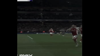 Inglês se alimenta do bumbum da menina espanhola