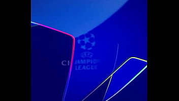 Inglês se alimenta do bumbum da menina espanhola