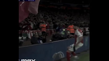 Inglês se alimenta do bumbum da menina espanhola