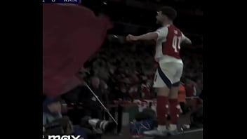 Inglês se alimenta do bumbum da menina espanhola