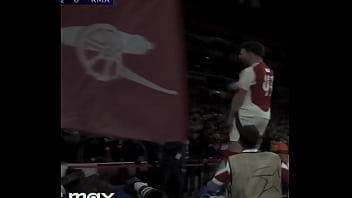 Inglês se alimenta do bumbum da menina espanhola