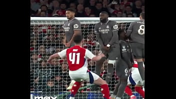 Inglês se alimenta do bumbum da menina espanhola