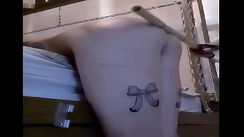 Schlampe bekommt in den arsch gefickt und danach darf sie mein arsch sauber lecken