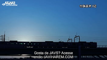 Gostosa peituda é tocada no trem e pede pra ser comida com legendas