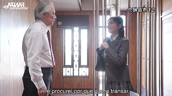 Gostosa peituda é tocada no trem e pede pra ser comida com legendas