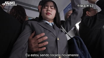 Gostosa peituda é tocada no trem e pede pra ser comida com legendas Gostosa peituda é tocada no trem e pede pra ser comida com legendas