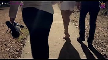 Mais um dia eu sendo puta de corno no gloryhole completo no red2