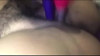 Morena se masturba con jugetes