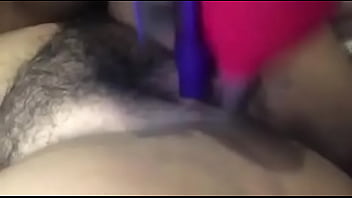 Morena se masturba con jugetes