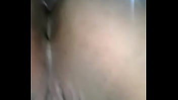 Jovencita grabandose para el novio