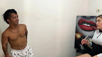 Encuentro a un pequeño enano en medio de la nada y le hago el favor de llevarlo a su casa con la condición de cumplir mi fantasía sexual de follar con un enano no sabia que tenia una polla enorme Encuentro a un pequeño enano en medio de la nada y le hago el favor de llevarlo a su casa con la condición de cumplir mi fantasía sexual de follar con un enano no sabia que tenia una polla enorme