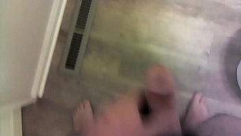 Solo Running In Bathroom thumbnail