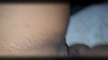 Pós academia com a bucetinha suadinha gozando dentro