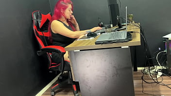 Quase fui pega brincando com o meu bbc no escritório