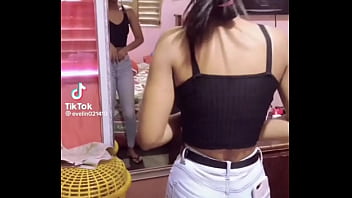 Leg marcando a calcinha