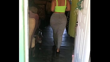 Leg marcando a calcinha